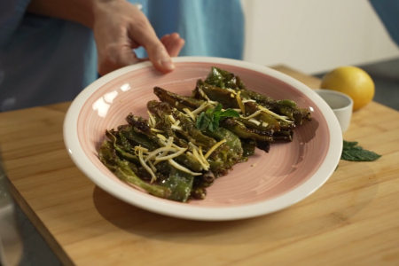 Friggitelli gratin with mint and lemon zest in air fryer