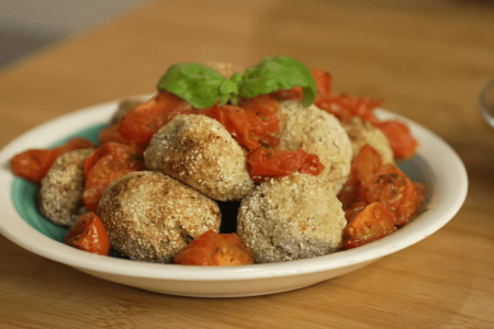 Vegetarian meatballs with eggplant and confit cherry tomatoes in air fryer