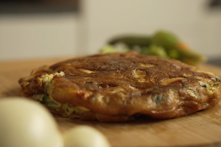 Torta salata zucchine, provola e salsiccia in friggitrice ad aria