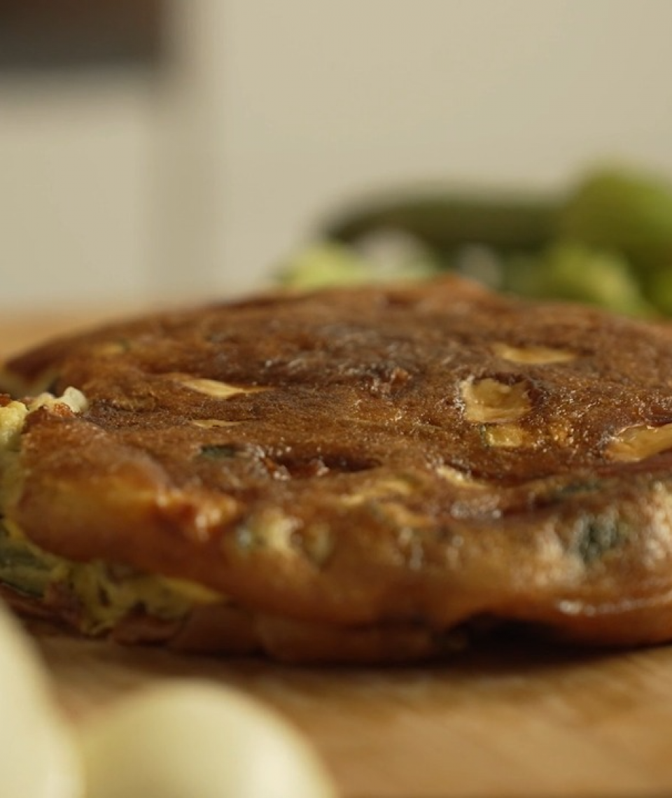 Torta salata zucchine, provola e salsiccia in friggitrice ad aria