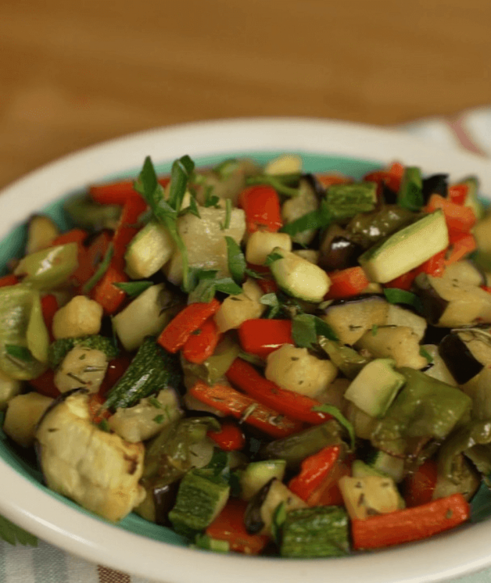 Mixed vegetables with herbs in air fryer