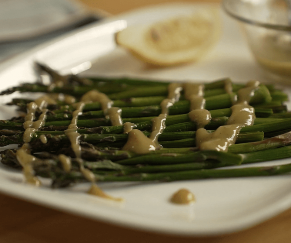 Asparagus with tahina emulsion, oil and vinegar in air fryer