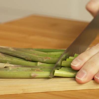 clean the asparagus