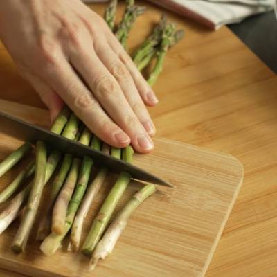 cut the asparagus