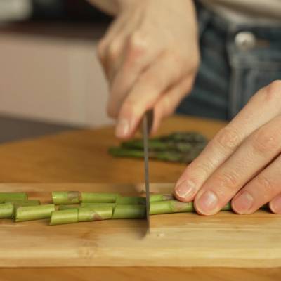 cut the asparagus