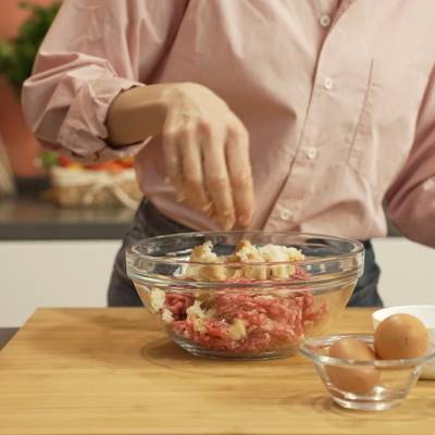 mix the ingredients for meatloaf