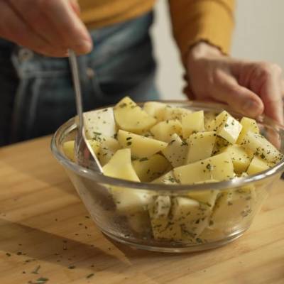 Wash and cut the potatoes